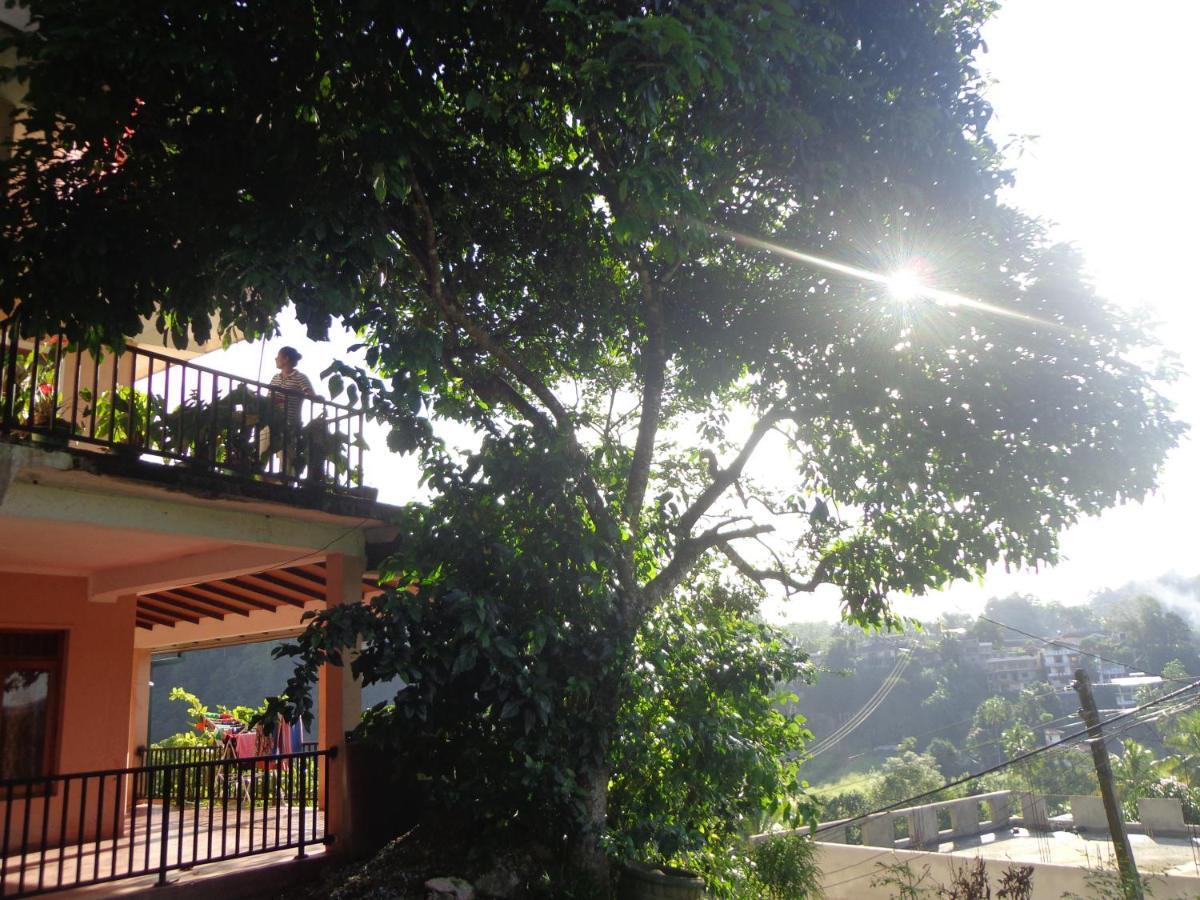 Nisha Homestay Inn Peradeniya Ngoại thất bức ảnh
