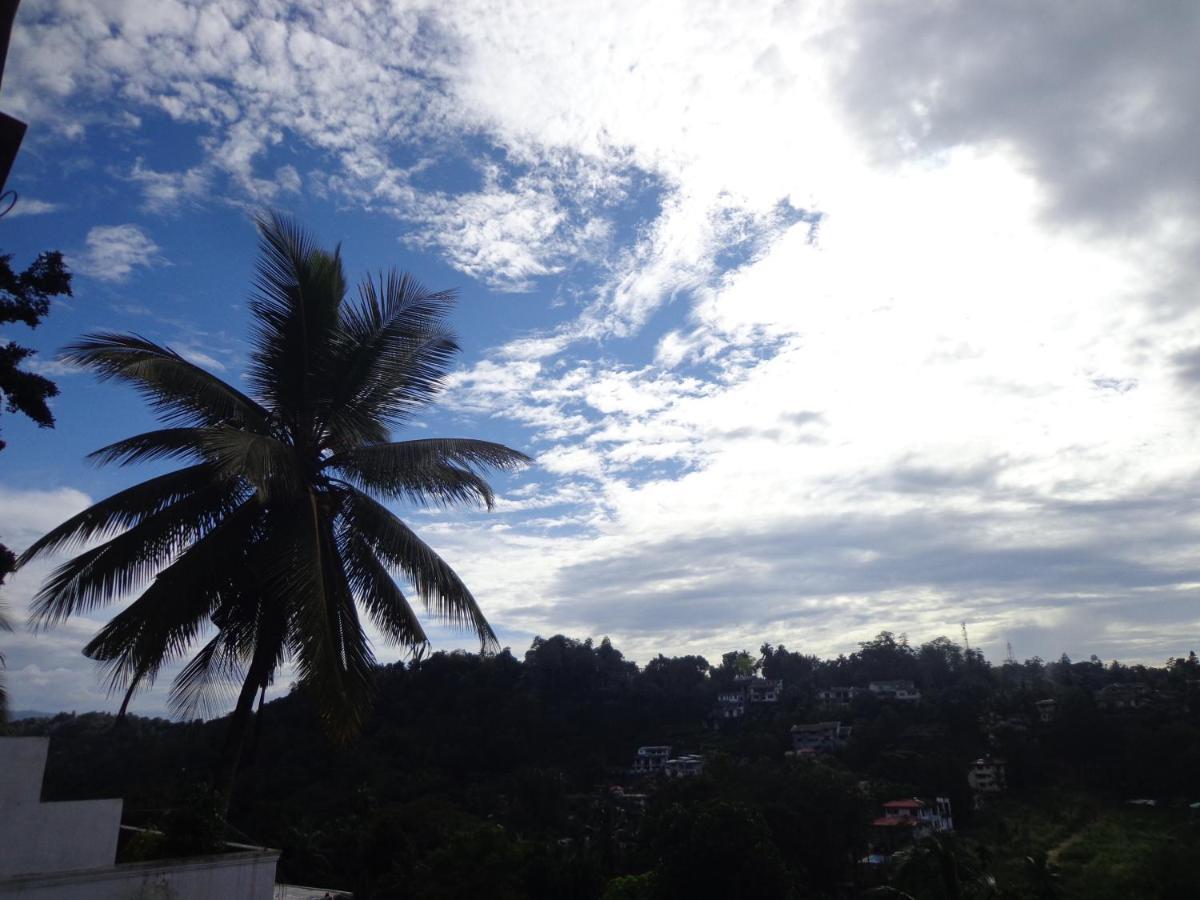Nisha Homestay Inn Peradeniya Ngoại thất bức ảnh